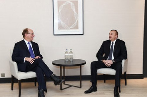 Prezident İlham Əliyev Davosda ABŞ-ın “Black Rock” şirkətinin icraçı direktoru ilə görüşüb