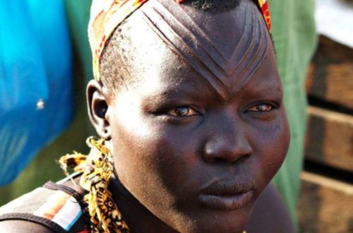 Üzlərini bıçaqla kəsib forma verirlər - Ən qorxunc ənənə - FOTOLAR