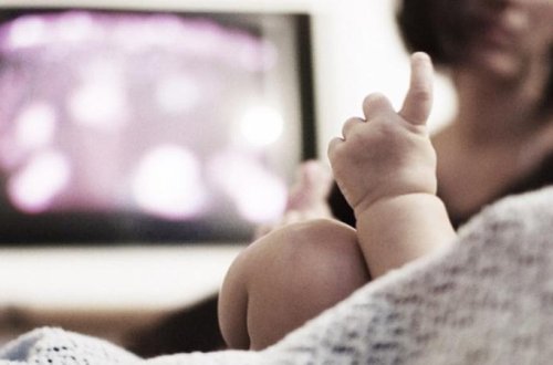 Anadan dəhşətli əməl: 4 yaşlı oğluna xlor içirdib öldürdü