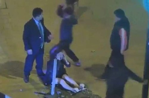 Qadını küçədə sürüdü və... -VİDEO