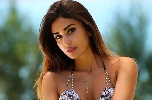 Qarnını göstərən Pərvin tənqid olundu - foto