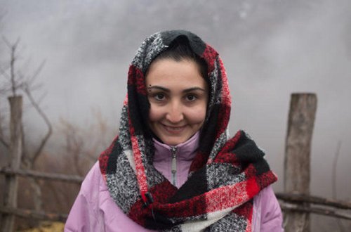 Qaxda hamı bu müəllimdən danışır: Qaşında pirsinq, qolunda tatu - VİDEO - FOTO