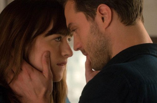 Erotik səhnələri ilə tanınan aktrisa dünyaya RƏZİL OLDU - FOTO