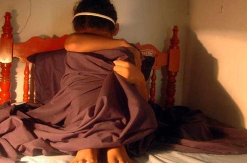 14 yaşlı qızı xalasının əri zorladı: anası 3 il gizlətdi - Evdə yox idilər ... - FOTO