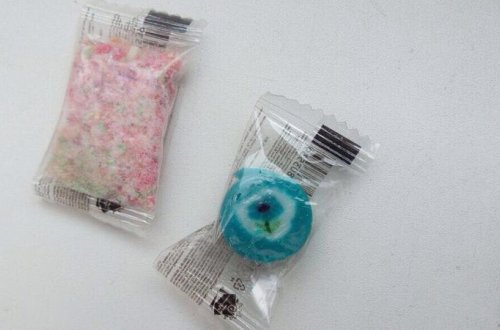 Bakıda məktəbin qarşısında uşaqlara narkotik tərkibli KONFET PAYLANIR - ŞOK İDDİA - FOTO/VİDEO