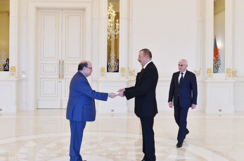 İlham Əliyev səfirlərin etimadnamələrini qəbul etdi – FOTO