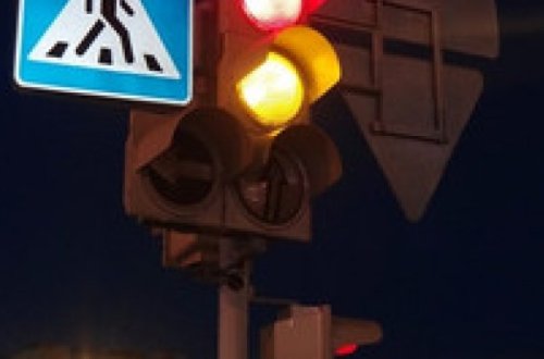 Bakıda piyada keçidindən istifadə etməyən kişini avtomobil vurub