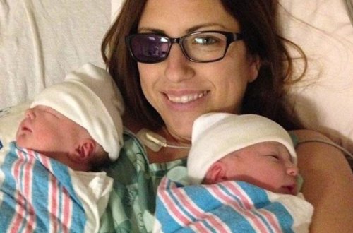 Hamilə qadın bətnindəki əkizlərə görə gözünü qurban verdi