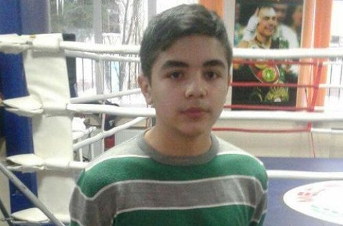 13 yaşlı Əli Qriqoryana qalib gələrək 1-ci oldu - BOKSDA