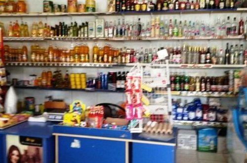 Məşhur marketdə işləyən kassir qızdan şok hərəkət: Oğlanla birləşib...