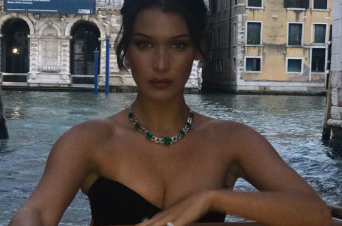 Məşhur model yeni fotolar paylaşıb