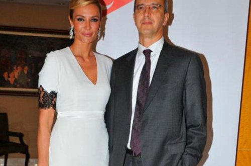 Xəyanət mesajları 11 illik evliliyə son qoydu