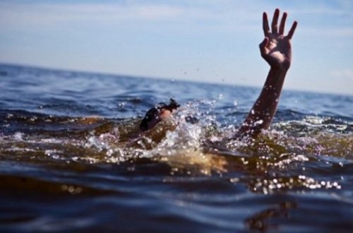 Azərbaycanda 7 yaşlı uşaq atasının iş yerində faciəvi şəkildə öldü - TƏFƏRRÜAT