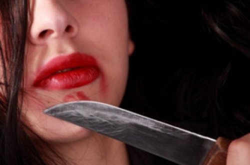 Bakıda gənc qız oğlan tanışı tərəfindən bıçaqlanıb