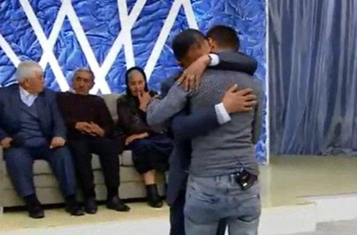 Üzünü görmədiyi atasını 24 il sonra Bakıda tapdı: QOVUŞMA ANI - VİDEO