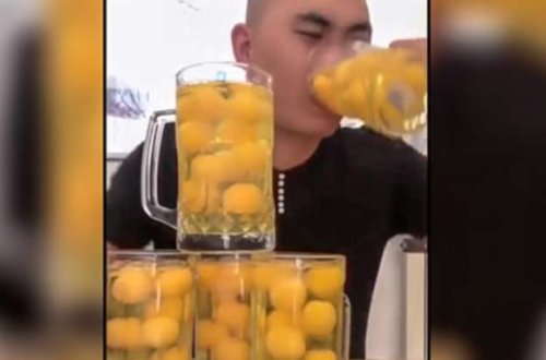 Bir dəfəyə 50 çiy yumurta içdi - İNANILMAZ GÖRÜNTÜLƏR +VİDEO