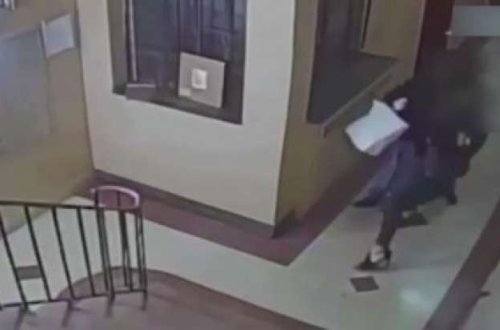 Gənc qadını qaldığı mənzilə qədər izlədi və... - VİDEO