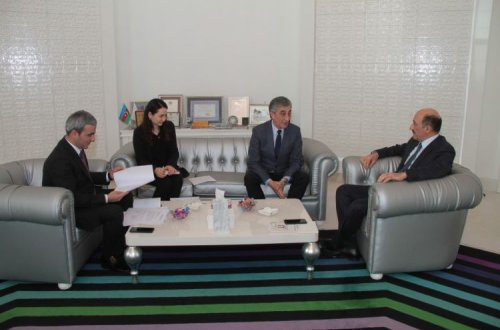 Əbülfəs Qarayev üç ölkənin səfirini qəbul edib