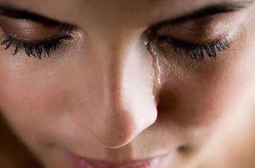 Əri qan tərləyən qadını cadugər adlandırıb boşandı - Dəhşətli hadisə +VİDEO