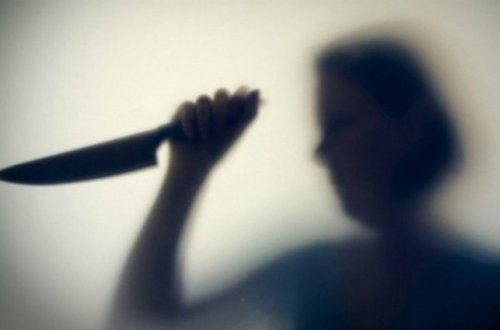 Qudasının evində sevgilisini bıçaqladı - Azərbaycanda