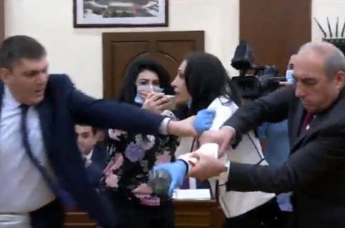 Sarkisyanın nümayəndələri qadın siyasətçini döydü - VİDEO