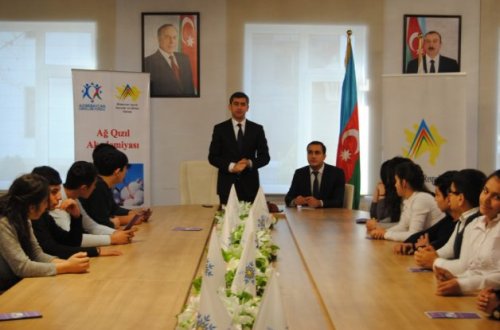 “Ağ Qızıl Akademiyası” adlı layihə uğurla həyata keçirilir