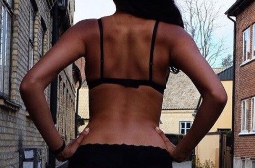 Məşhur modeldən ŞOK ETİRAF: Təyyarədə sevgilisi ilə cinsi əlaqədə olduğunu etiraf etdi