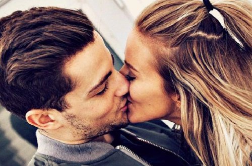 Gecə saat 5-də blokda qızla öpüşdü - 