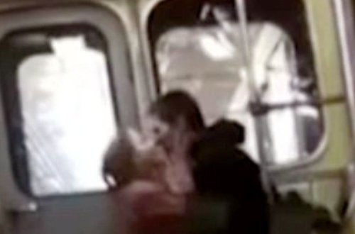 DAYANA BILMƏDİLƏR! Metroda ehtirasını cilovlaya bilməyən cütlük biabır oldu - FOTO