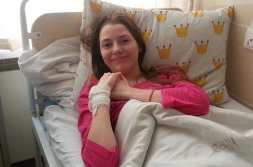 Biznesmen modeli 7 il seks köləsi kimi saxladı - FOTOLAR