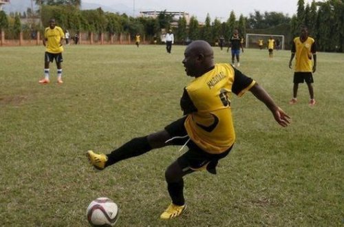 Prezident oyunda yıxıldı, komanda rəsmilərini həbs etdirdi