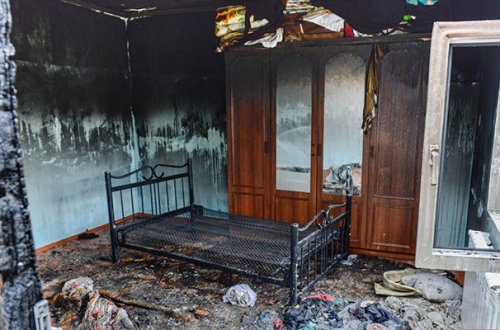 Qonşu qadının başını kəsib evini yandırdı - Gəncədə dəhşət