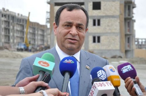 Sabiq deputat vətəndaşın mülkünü özününküləşdirib: “Torpağımızı zəbt edib” – FOTO