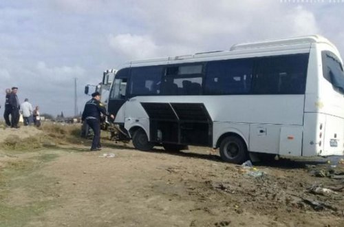 SON DƏQİQƏ: Yevlaxda şagirdləri daşıyan avtobus qəzaya uğradı
