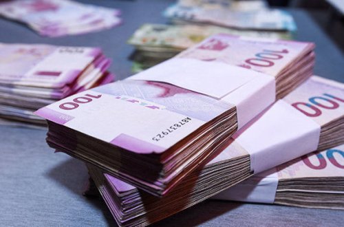 Büdcədən maliyyələşən müəssisələrdə maaşlar artırılıb