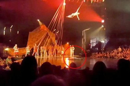 Şou zamanı bədbəxt hadisə: Rəqqas öldü – VİDEO