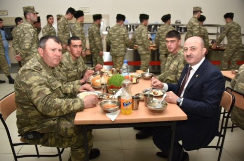 Nəsimi rayon ictimaiyyətinin  nümayəndələri cəbhə bölgəsində xidmət edən əsgərlərlə Novruz bayramını qeyd etdilər