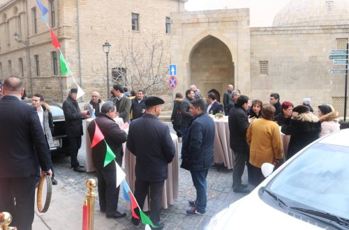 “Az-Granata” dindarları təxribata çəkir? – Məscid önündə şərab ziyafəti (FOTOLAR)