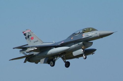 Türkiyədə F-16 qırıcısı qəzaya uğradı