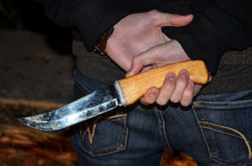 Bakıda gənc oğlan bıçaqla intihara cəhd göstərib