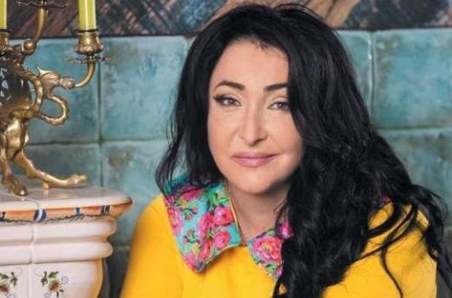 Tanınmış müğənni səhnədən gedir