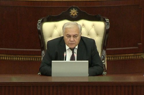 Spikerdən deputatlara: Deyəsən, boğazları quruyub