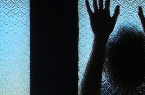 Oğlunun gözü qarşısında 52 yaşlı anasını zorladı və... - Azərbaycanda dəhşətli olay