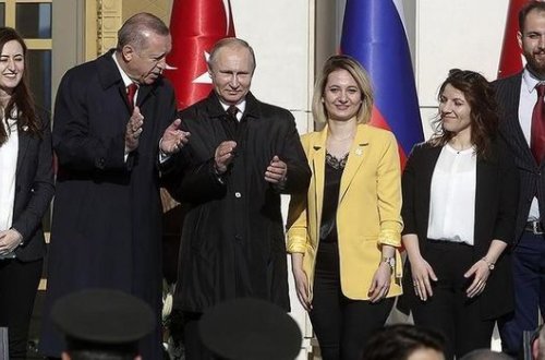 Ərdoğan ideal foto üçün “Putinin qızını” yanına çağırdı – VİDEO