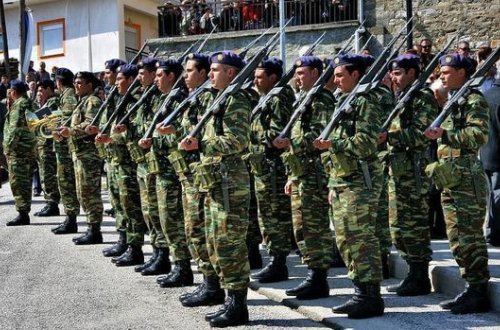 Yunanıstan Türkiyə ilə sərhədə yeddi min hərbçi göndərdi