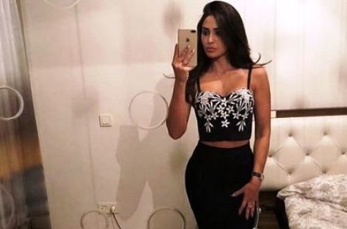 Aktrisa Pərvin foto paylaşdı, corabları məsxərəyə qoydular