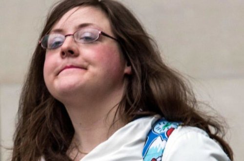 Tələbə müəllimini orqanını kəsməklə hədələdi - FOTO