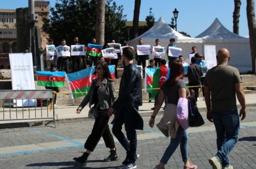 Azərbaycanlı gənclər Sarkisyanın İtaliyaya səfərinə etiraz etdilər
