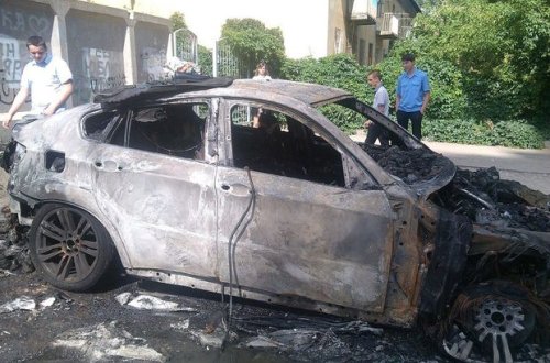 Bakıda “BMW” yandı - VİDEO