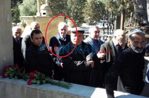 “Oğlum nazirin yaxını ilə birgə jurnalisti döyüb” - Jurnalisti döyən şəxsin anasından açıqlama